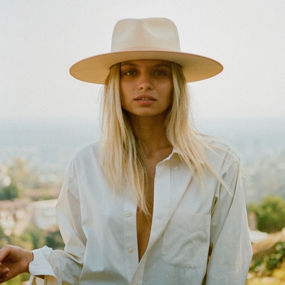 Lack of Color. Ivory Rancher - Picture 2 of 8